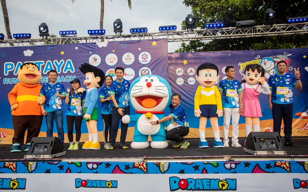 โดราเอมอน รัน สนาม 2 คึกคัก!! นักวิ่งกว่า 2,000 คน ตบเท้าวิ่งยามเย็นชมบรรยากาศพระอาทิตย์ตกดิน