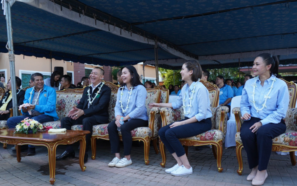 "เฉลิมชัย" เติมรอยยิ้มชาวสวนยาง ดันราคายางสูงต่อเนื่อง ลุยประกันรายได้เฟส 2