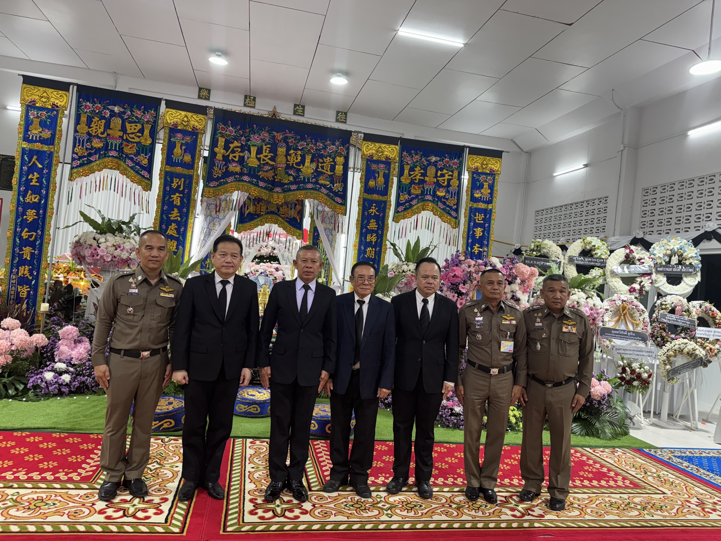 ที่ปรึกษาพิเศษ ตร.  เป็นประธานพิธีสวดอภิธรรมศพ คุณแม่ใส้เลี้ยง วงศ์ศรีสุนทร คืนสุดท้าย