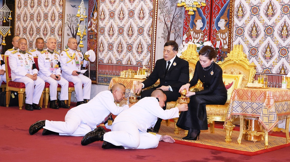 ในหลวง-พระราชินี ทรงบำเพ็ญพระราชกุศลพระพิธีธรรมสวดพระอภิธรรมพระบรมศพ 'พระพันปีหลวง'