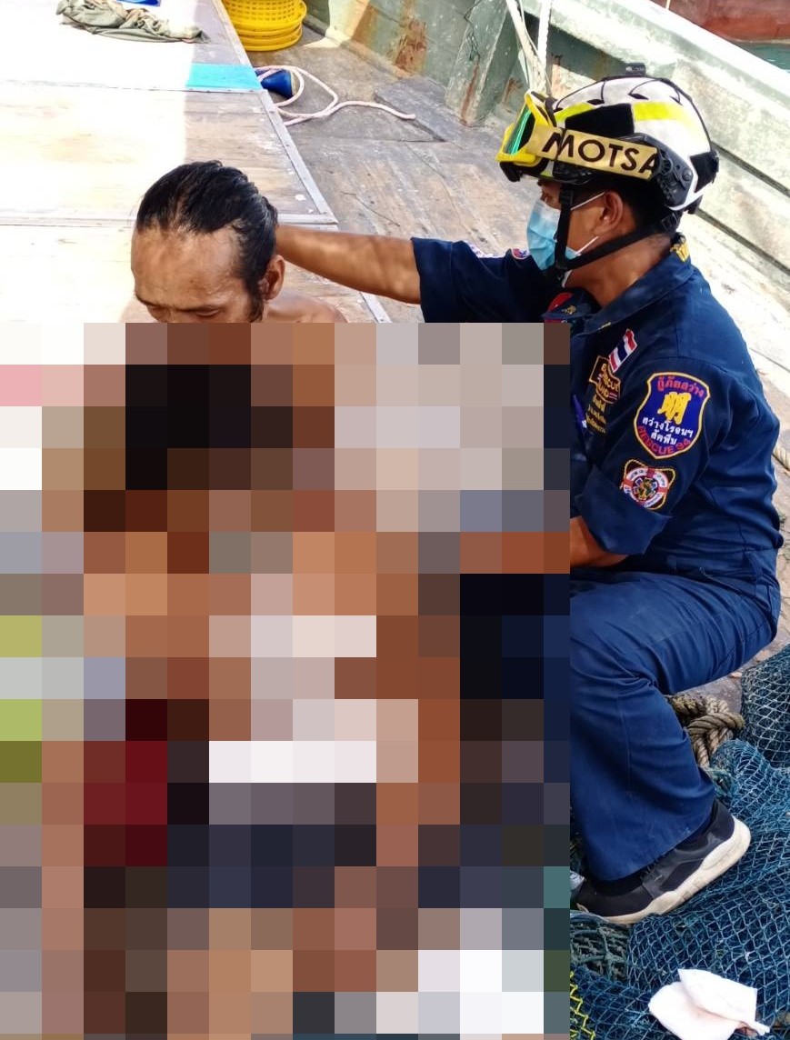 ตำรวจสัตหีบรวบหนุ่มเมาแทงเพื่อนร่วมงานกลางทะเลเจ็บสาหัส