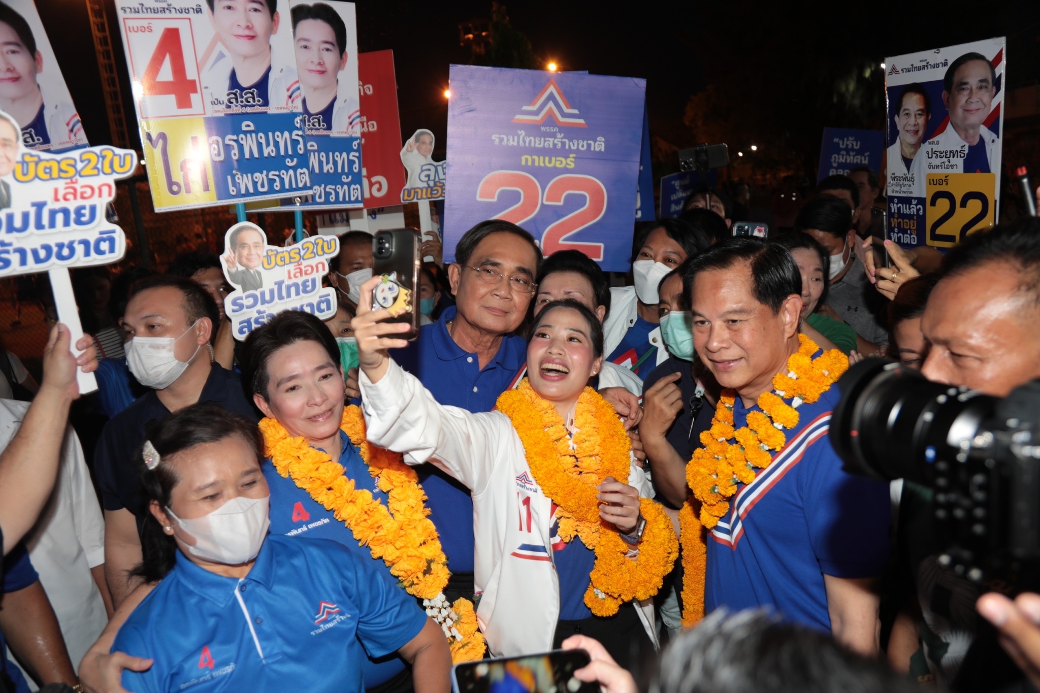“ลุงตู่”ช่วยผู้สมัคร“อรพินทร์-ภรณี”หาเสียงสนามกีฬาไทยญี่ปุ่น-ดินแดง พร้อมชวนให้ทุกคนออกกำลังกาย