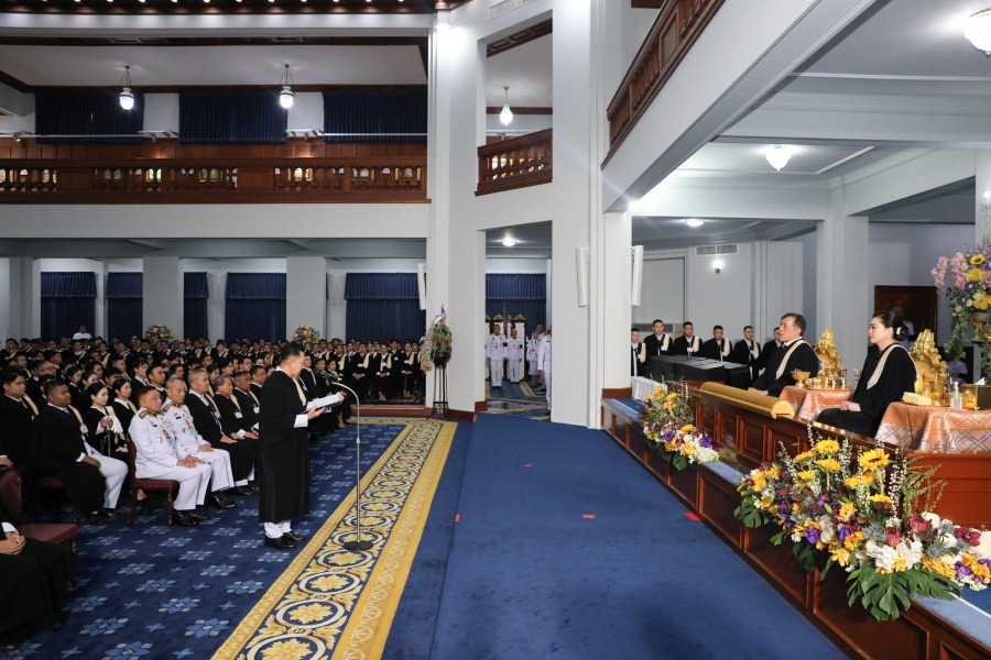 “ในหลวง-พระราชินี” พระราชทานพระบรมราชวโรกาสให้ เนติบัณฑิตยสภา สมัยที่ 77 เฝ้าฯรับพระราชทานประกาศนียบัตร