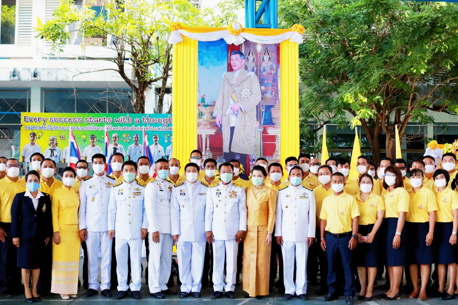 พสกนิกรลงนามถวายพระพร “ร.10” ที่ศาลาราชประชาสมาคม วังไกลกังวล 