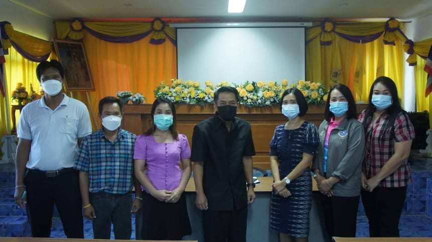 ผอ.กกต.ดู่ทุ่ง พร้อมเจ้าหน้าที่ จัดสถานที่เตรียมความพร้อมการรับสมัครว่าที่นายกและส.อบต