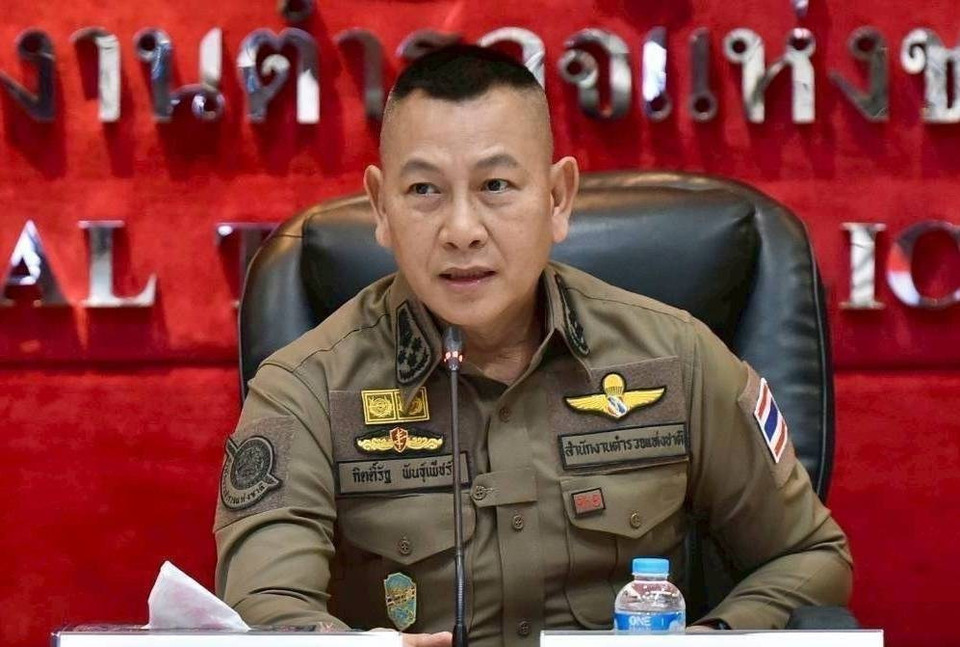 สั่งฟันไม่เลี้ยง! “ผบ.ตร.”ไล่ออกราชการทันที 4 ตำรวจฉาวแท็กทีมพลเรือน อุ้มรีดไถกักขังชาวจีน 5 ราย คุมตัวฝากขังศาลสระแก้วแล้ว