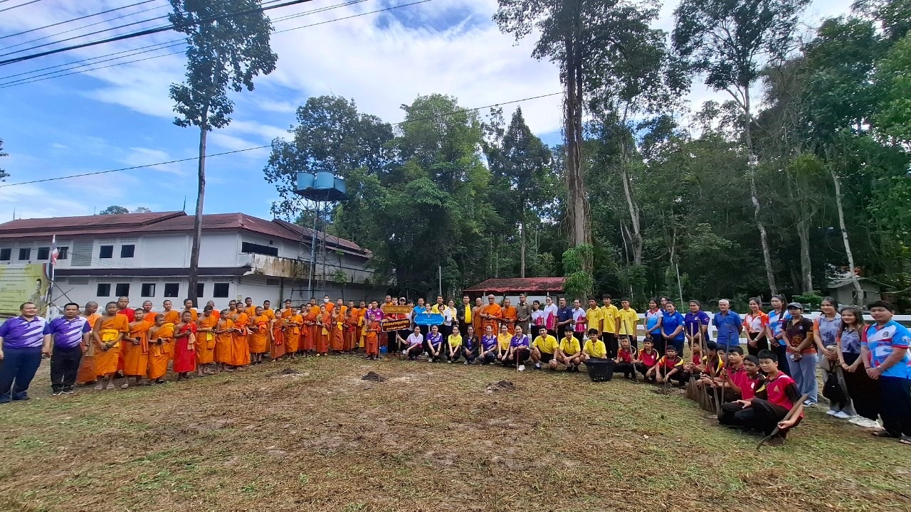 สำนักงานพระพุทธศาสนาจังหวัดสุราษฎร์ฯและภาคีเครือข่ายปลูกต้นไม้ "เนื่องในวันรักต้นไม้ประจำปีของชาติ" 
