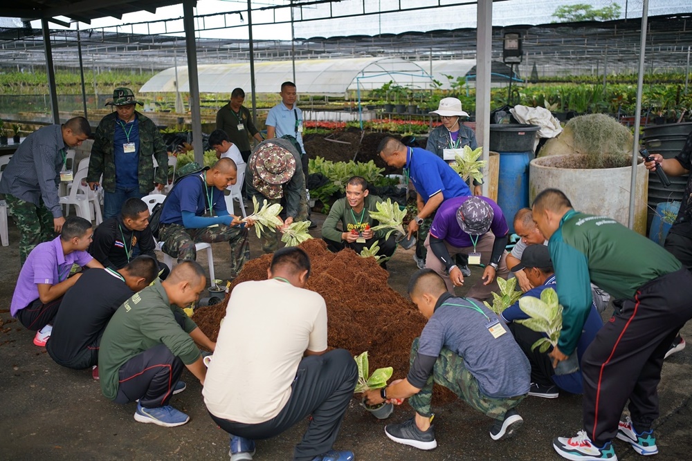 กองทัพบก ร่วมสวนนงนุชพัทยา ฝึกอบรมกำลังพลโครงการโลกสีเขียว 