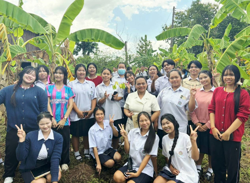 สุดสร้างสรรค์! โรงเรียนบุรีรัมย์จัด “เวียนเทียนต้นไม้” ปลูกป่าในใจคน เพิ่มพื้นที่สีเขียว ลด PM2.5 สืบสานพุทธประเพณี