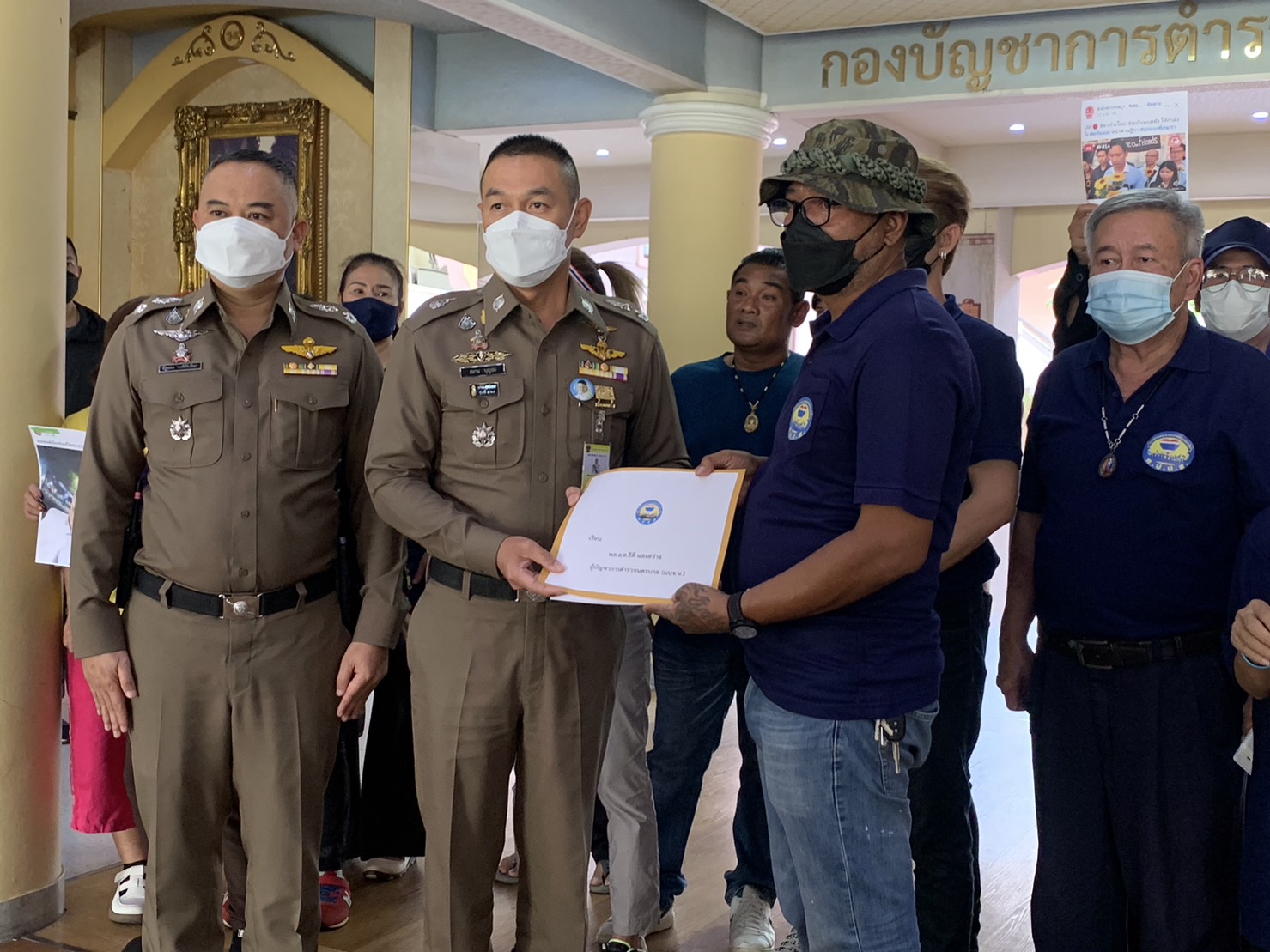 ศปปส.ยื่นหนังสือถึงผบช.น.ย้ายกลุ่มผู้ชุมนุมกรณีประท้วงอดอาหารตะวัน-แบม หวั่นปะทะผู้รอเข้าเฝ้า 6-7 มี.ค. 