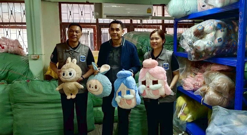 DSI บุกค้นโกดังย่านจักรวรรดิ ยึดของเล่นละเมิดลิขสิทธิ์กว่า 60,000 ชิ้น มูลค่าพุ่ง 15 ล้าน