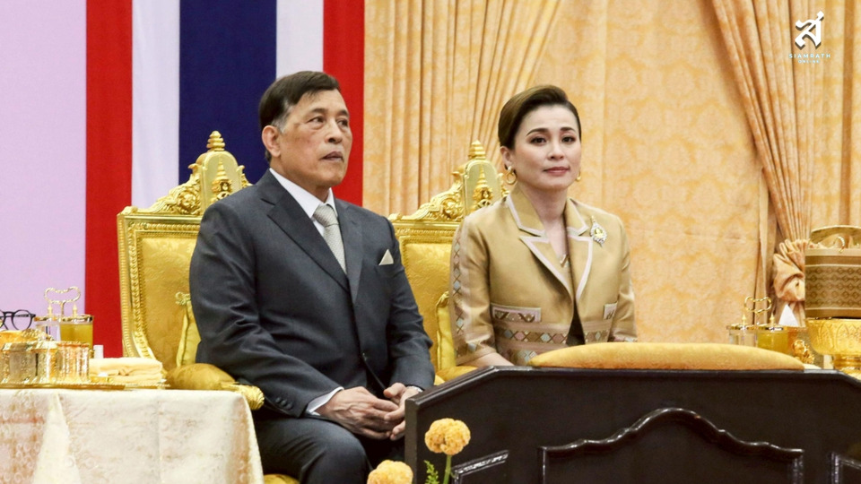 "ในหลวง-พระราชินี" โปรดเกล้าฯ พระราชทานทุนการศึกษาและสลากออมสิน แก่บุตรข้าราชบริพารหน่วยราชการในพระองค์ เนื่องในวันเด็กแห่งชาติ 
