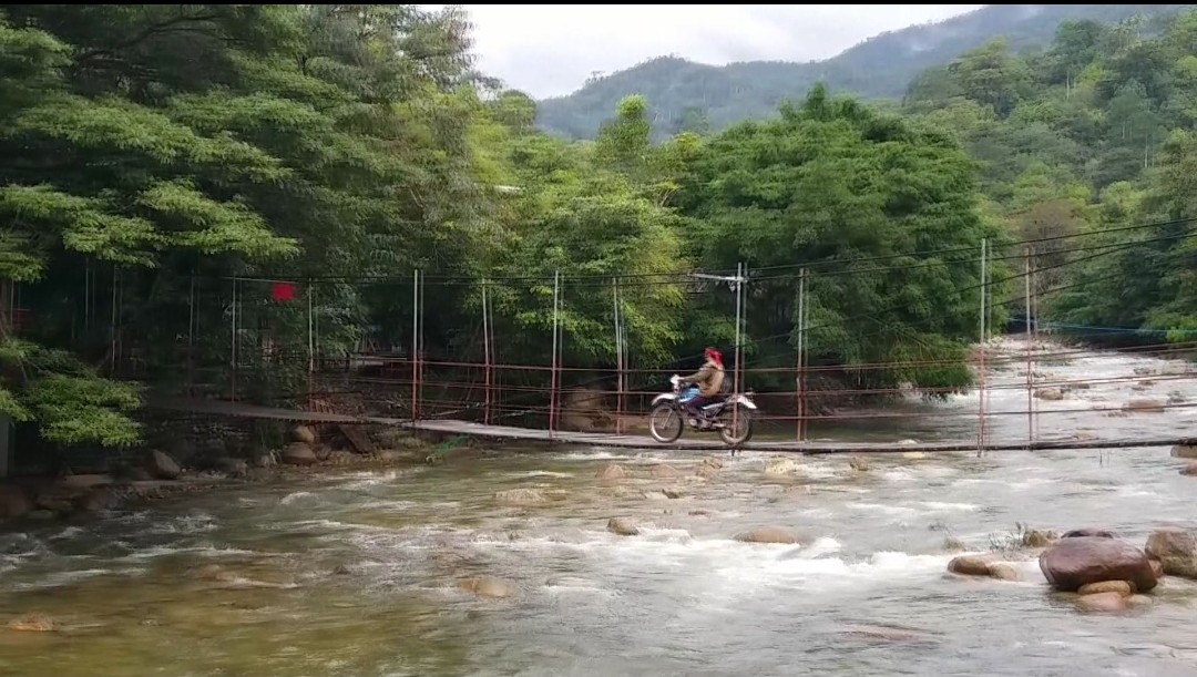 คีรีวงน้ำยุบไหลเข้าเมืองจ่อรับน้ำเริ่มล้นตลิ่งหลายจุด
