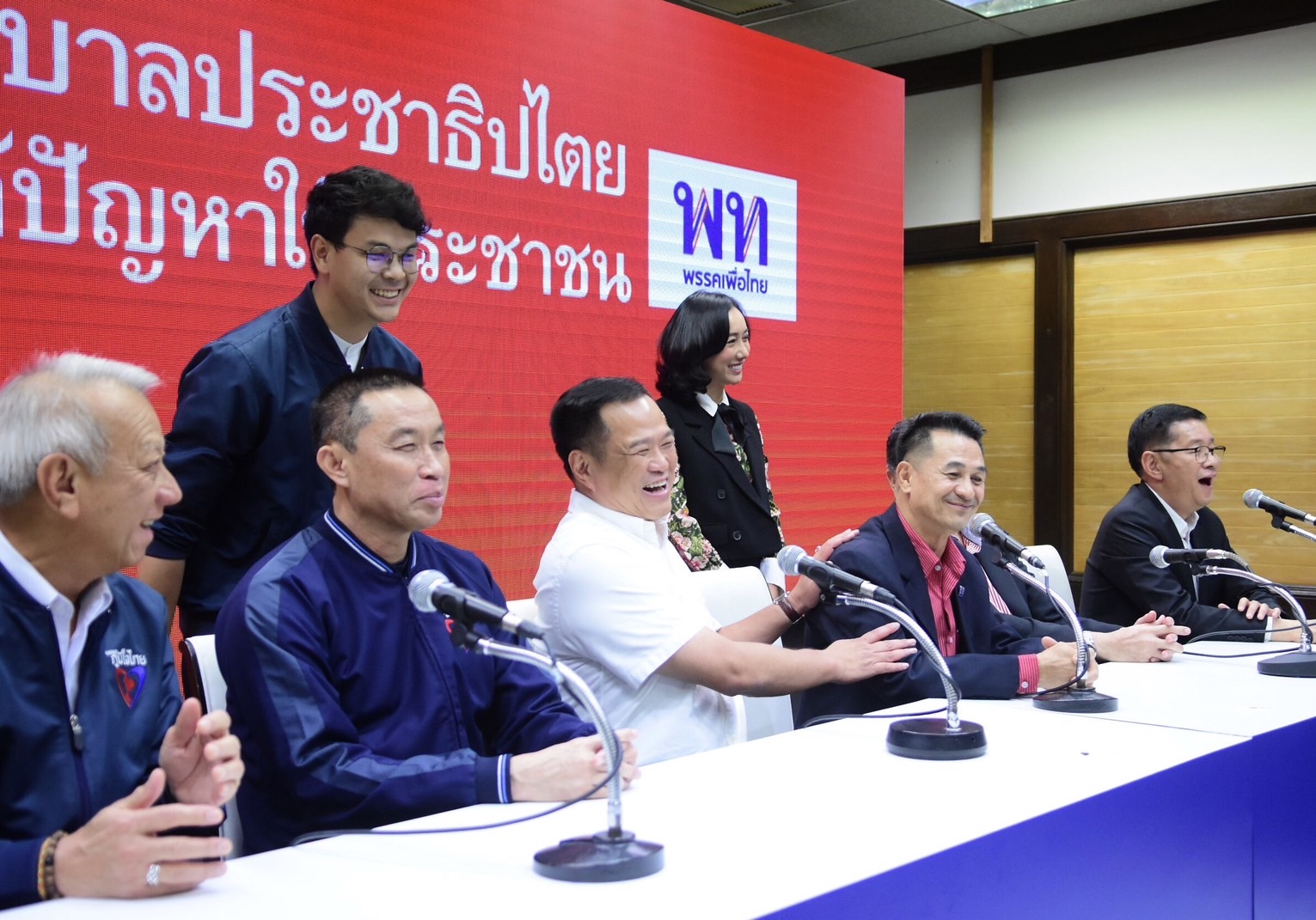 "อนุทิน" ย้ำ มี "ก้าวไกล" ไม่ร่วมรัฐบาล "หมอชลน่าน" รับเงื่อนไขไปหารือ "8พรรคร่วม" ยันยังไม่คิด "บอกเลิก" 
