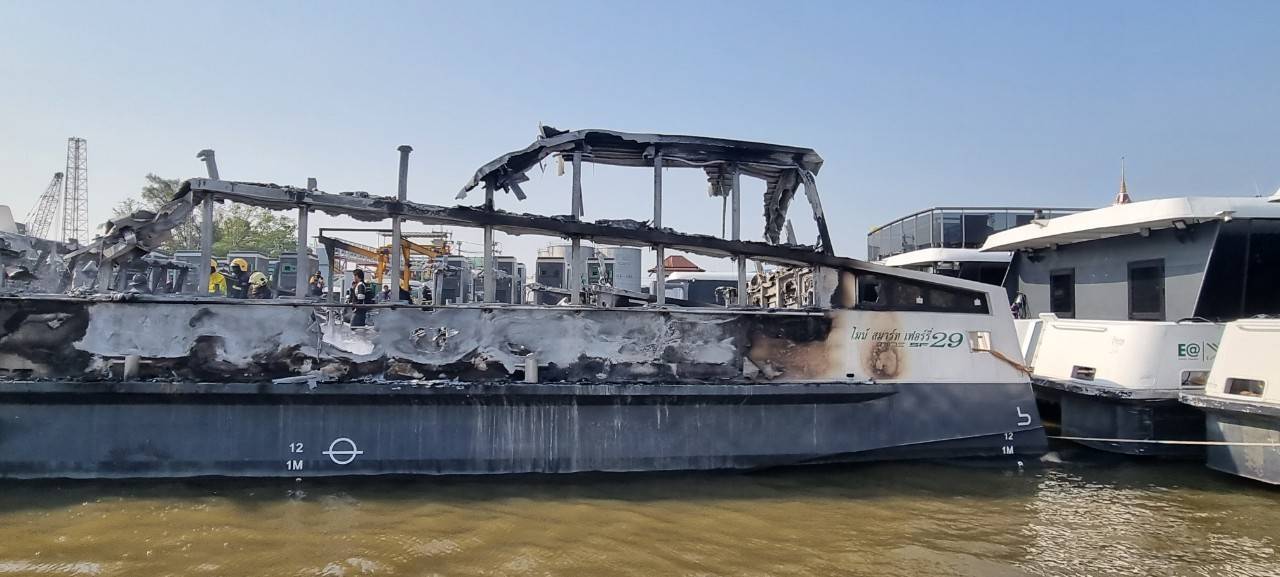 "เจ้าท่า" เร่งตรวจสอบ "เรือEA ไฟไหม้" 7 วันรู้ผล  บริเวณพระประแดง 