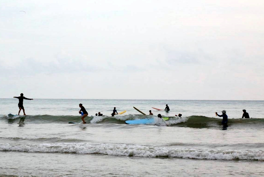สุดคึกคัก! นักเซิร์ฟ แห่ร่วมเปิดฤดูกาลโต้คลื่น SURF FESTIVAL ดันพังงาสู่ "Surf Town Destination" แห่งแรกของไทย