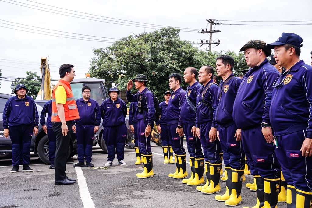 เทศบาลนครเชียงใหม่ ระดมสรรพกำลังเร่งช่วยเหลือผู้ประสบภัยน้ำท่วมอำเภอแม่อาย