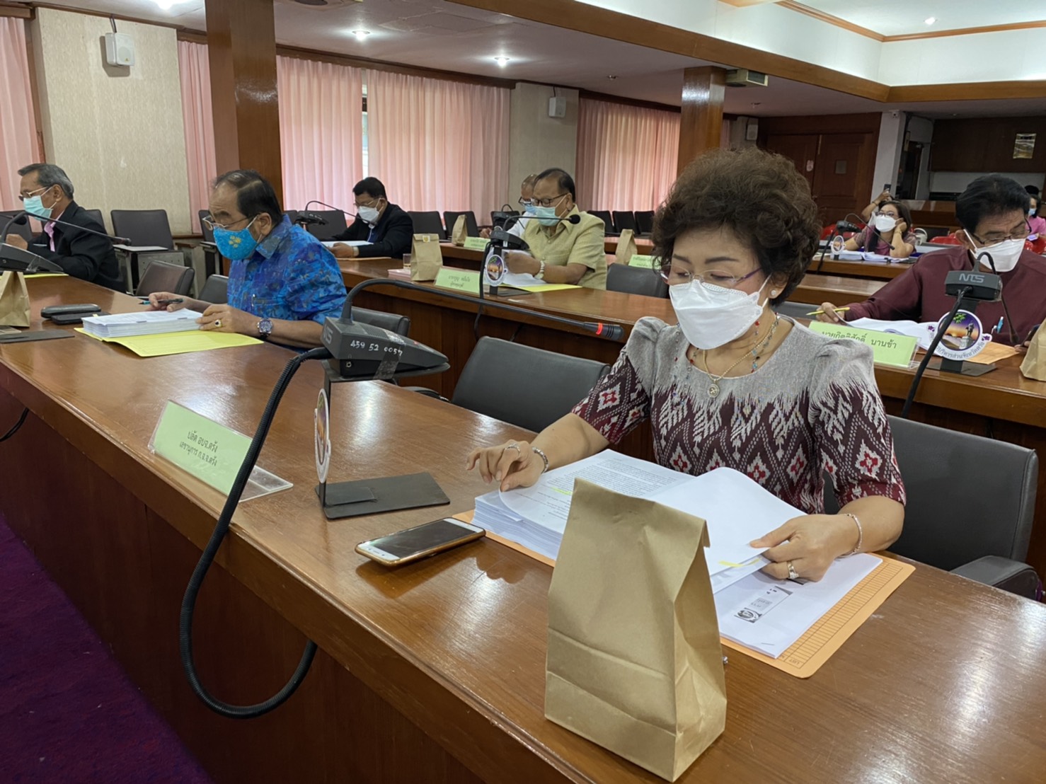 ตรังพิจารณาเลื่อนเงินเดือนกรณีพิเศษ กรณีผู้ปฏิบัติงานในสถานการณ์ระบาดของโรคติดเชื้อไวรัสโคโรนา 2019
