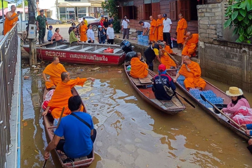  ถุงยังชีพวัดพระธรรมกาย 1,000 ชุด ส่งตรงถึงมือผู้ประสบภัยน้ำท่วมในเชียงราย-เชียงใหม่
