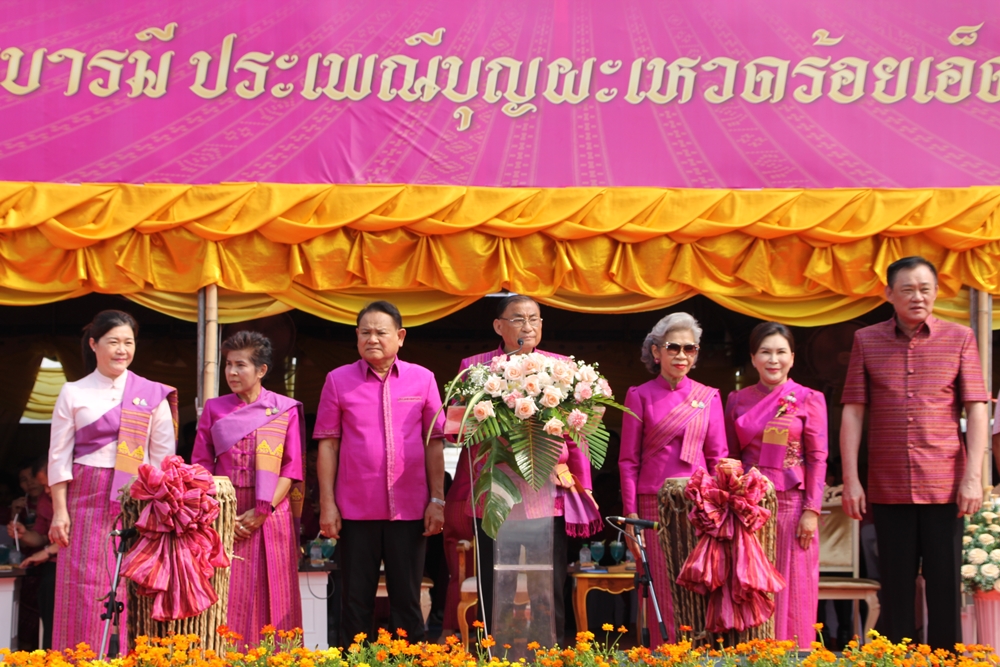 รมว.วัฒนธรรม เปิดงาน มหาทานบารมี ประเพณีบุญผะเหวดร้อยเอ็ด ประจำปี 2567 ชมนางรำกว่า 2101