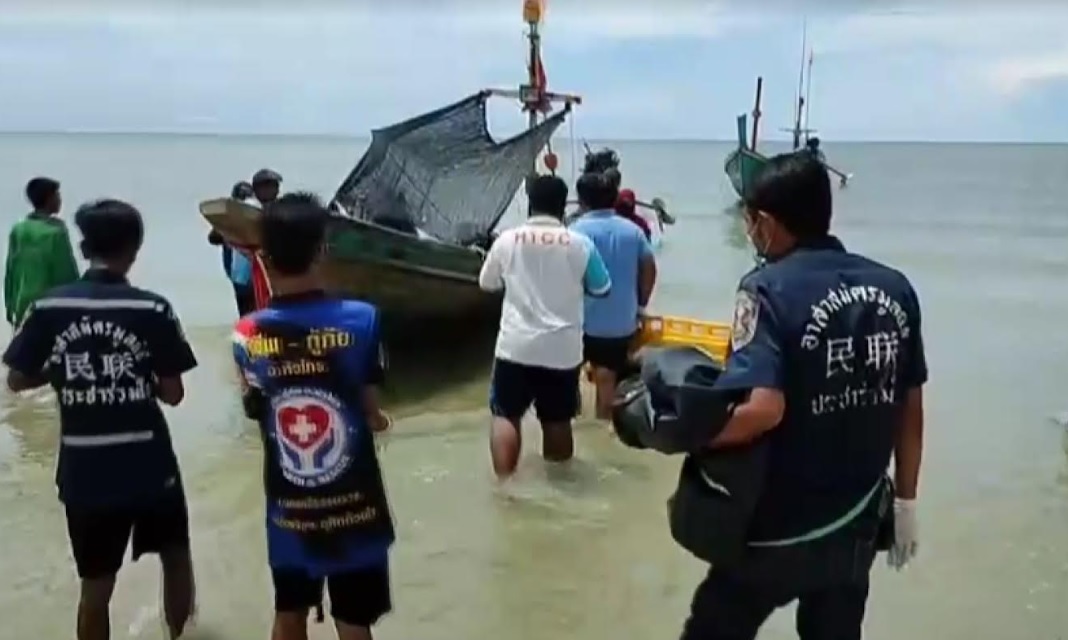 ประมงชายฝั่งร่วมค้นหาลูกเรือตกน้ำพบร่างลอยห่างจากฝั่งถึง 4 กม.