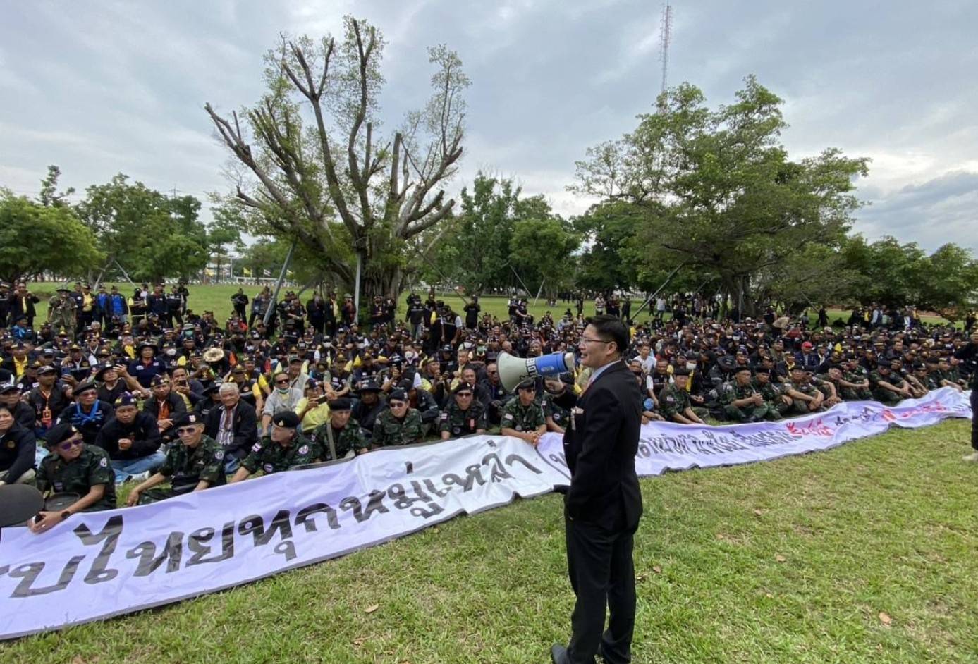 "มงคลกิตติ์"นำทหารผ่านศึก ยื่นร่างกฎหมายเงินผดุงเกียรติต่อสภา หวังขอให้จบภายในสภาสมัยนี้