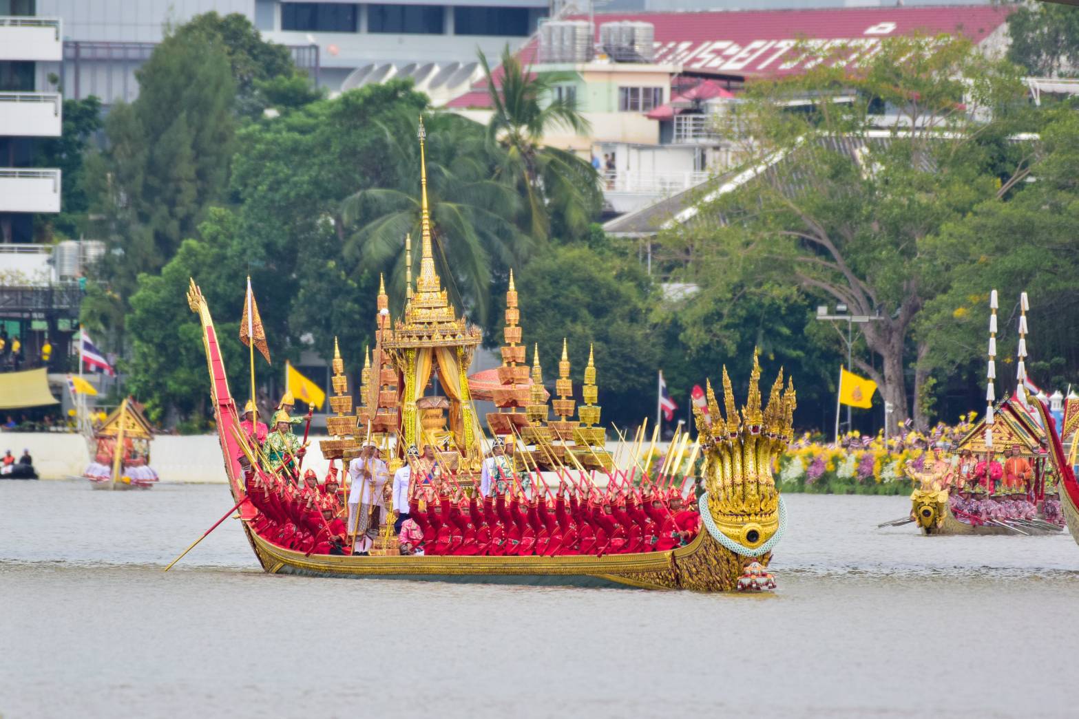 “รมต.จิราพร”  เผยคนไทยปลื้มใจ ได้เฝ้ารับเสด็จและชมความงดงาม “ขบวนพยุหยาตราทางชลมารค” แนะเข้าเว็บ “พระลาน” แหล่งรวมข้อมูล-ภาพถ่าย