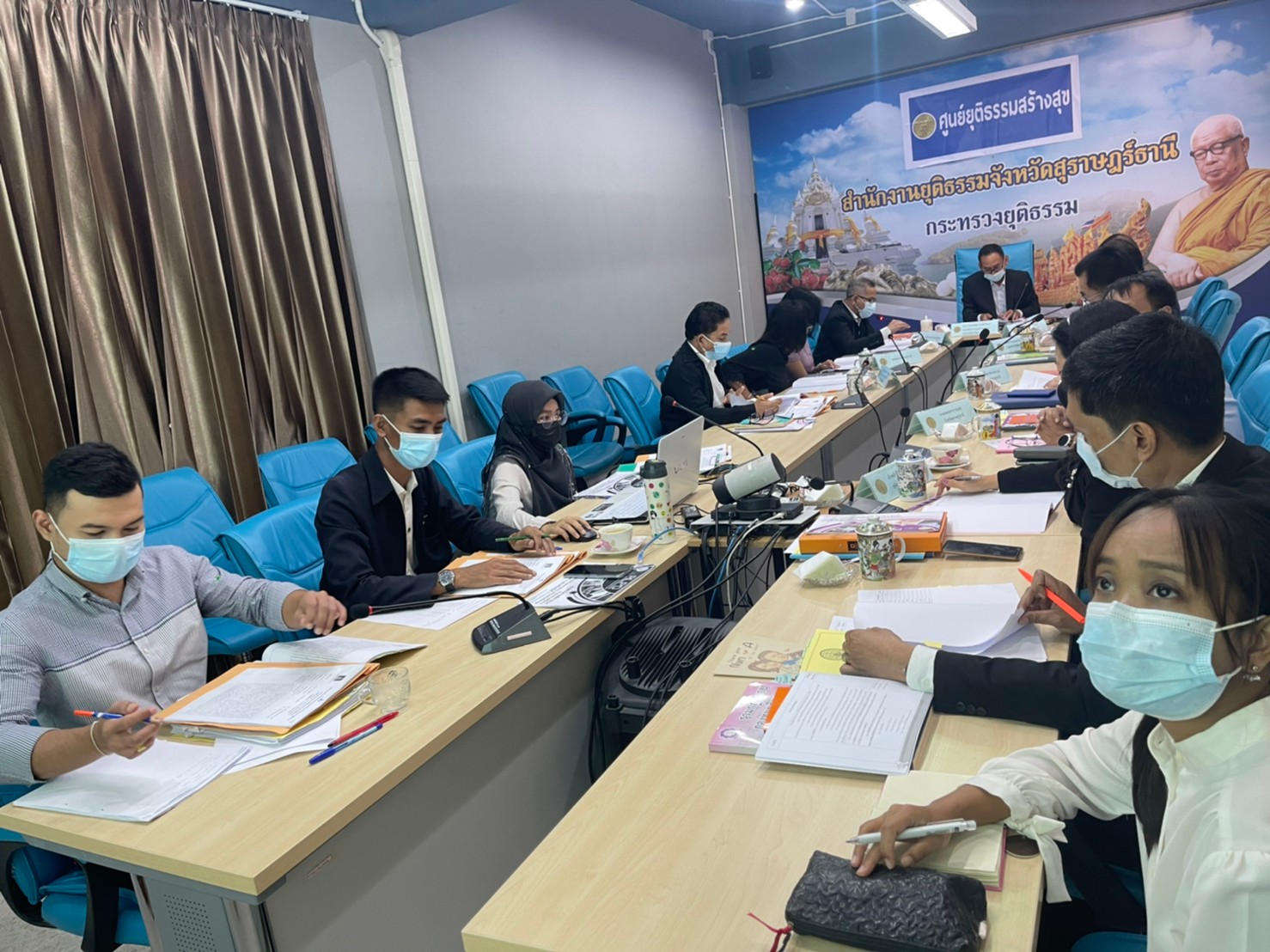 สำนักงานยุติธรรมสุราษฎร์ธานี มีมติอนุมัติจ่ายค่าตอบแทนช่วยเหลือผู้เสียหายในคดีอาชญากรรม 