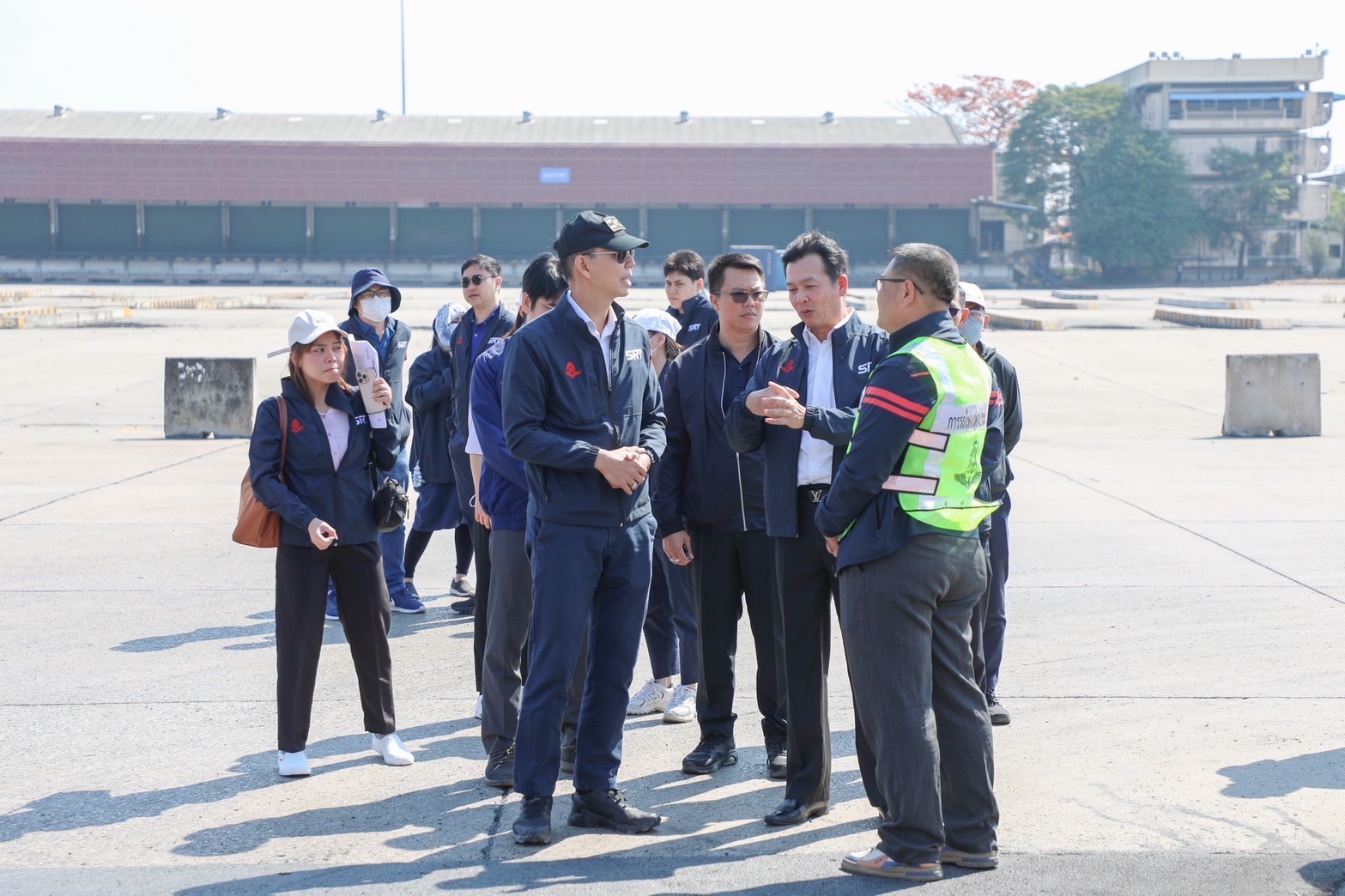 “วีริศ” ลงพื้นที่ตรวจ ICD ลาดกระบัง–ท่าเรือแหลมฉบัง ตั้งเป้าเพิ่มเที่ยวขบวนรถขนส่งสินค้าคอนเทนเนอร์ทางราง 30 เที่ยวต่อวัน