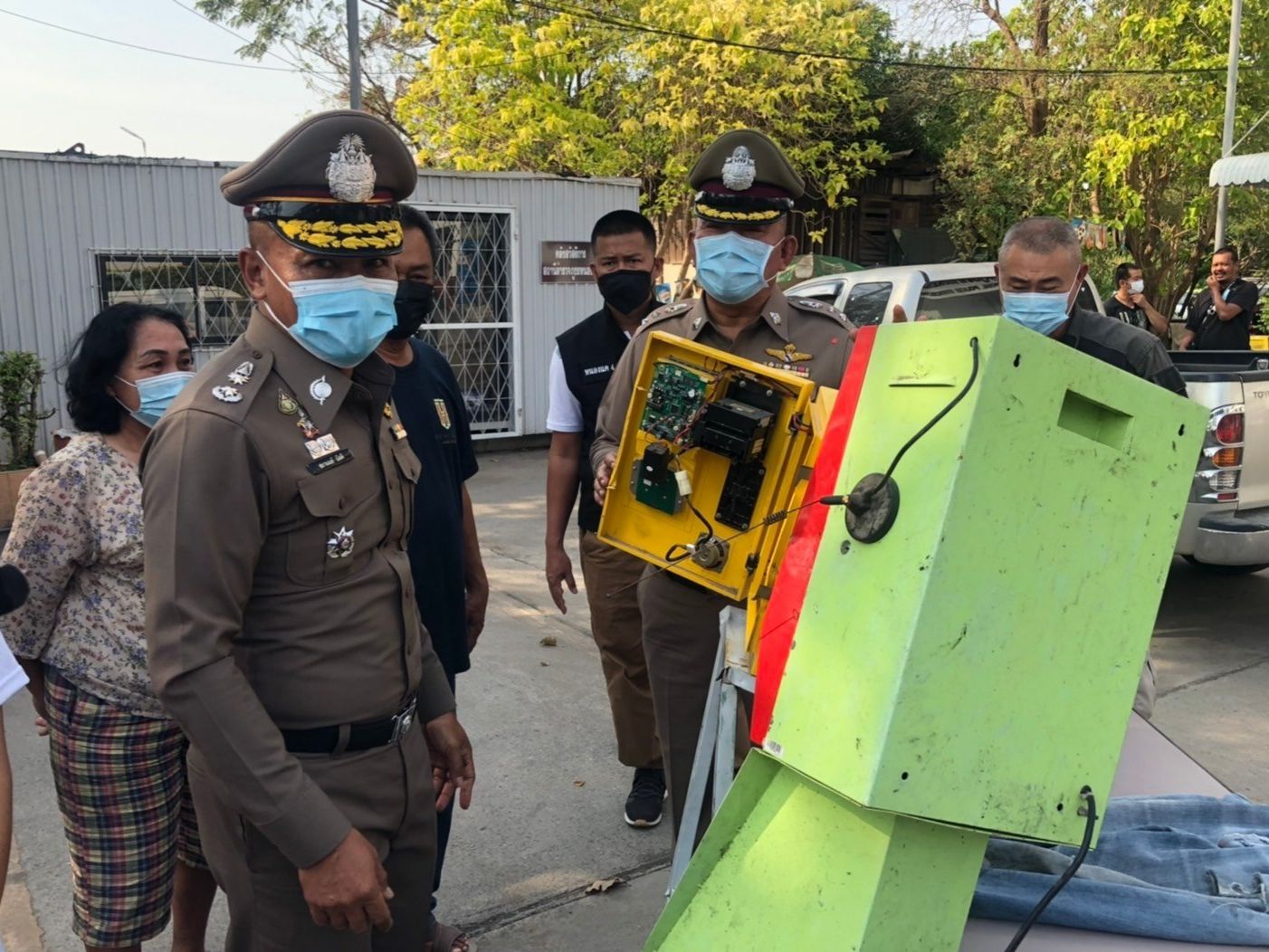 ตร.หนองแคโชว์'จับ2คนร้าย'ตระเวนลัก'ตู้เติมเงิน'