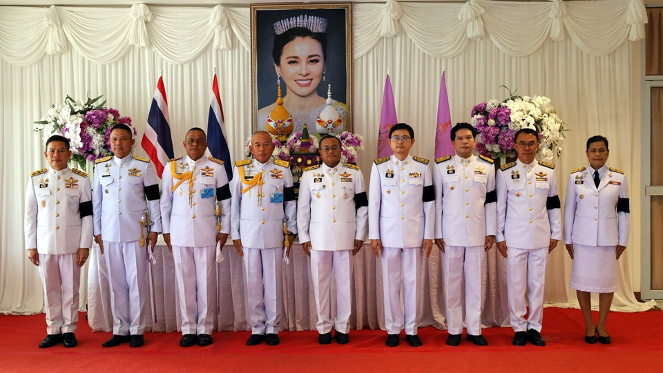 ผู้ว่าฯ ร้อยเอ็ดนำข้าราชการทำบุญตักบาตร เฉลิมพระชนมพรรษา 4 รอบ "พระบรมราชินี"