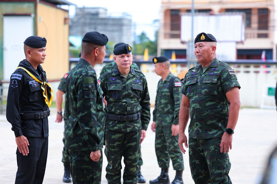ผบ.ทบ.ลงพื้นที่นราธิวาส เยี่ยมกำลังพล ฉก.ทพ.45-ฉก.ตร.นธ.93 ย้ำดูแลทุกมิติ เดินหน้าสร้างสันติสุขชายแดนใต้