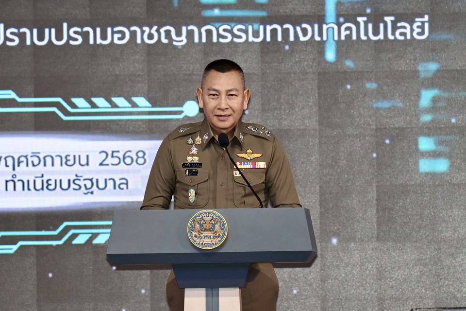 “บิ๊กต่าย” ไม่ขอเอ่ยชื่อคนนอกโจมตีองค์กรตำรวจ ขอก้มหน้าทำงาน แต่ฝากถึงอดีตคนกรมปทุมวัน อย่าทำร้ายบ้านตัวเอง 