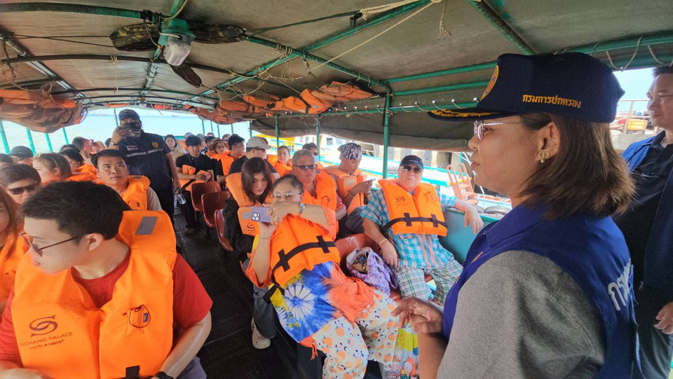 ศรีราชาคุมเข้ม ท่าเรือเกาะลอย-เกาะสีชัง เน้นเรือปลอดภัย-ผู้โดยสารต้องใส่ชูชีพทุกเที่ยว 