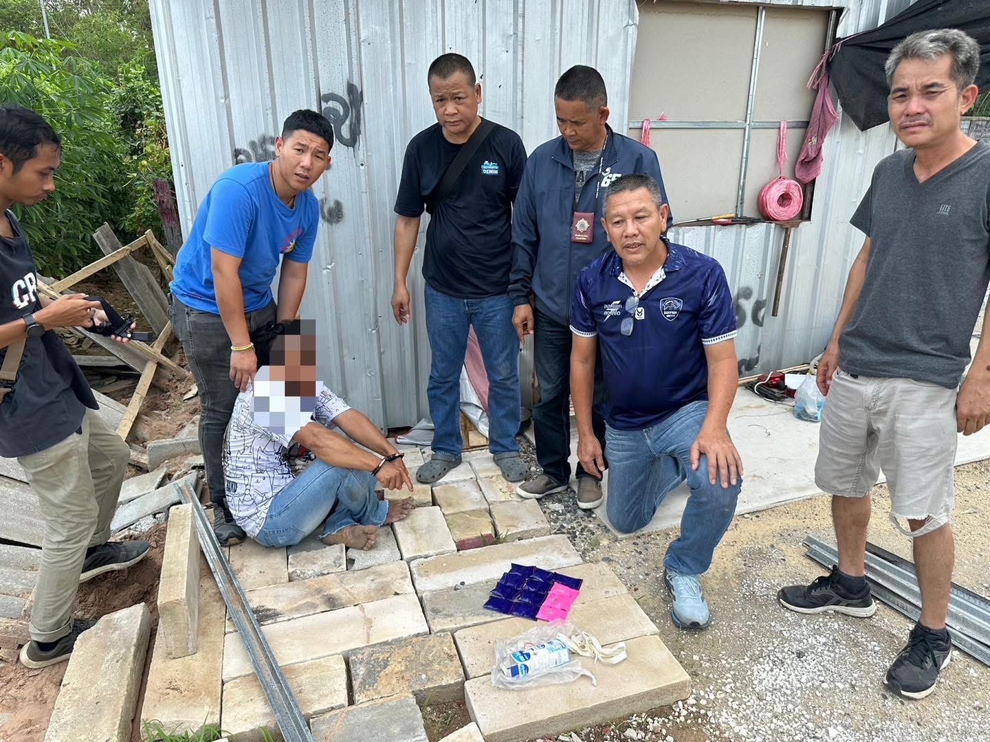 ตำรวจขอนแก่น ล่าลัดทุ่งนา จับพ่อค้ายารายสำคัญก่อนที่ผู้ต้องหาจะเหนื่อยจึงยอมมอบตัว พร้อมของกลาง ยาบ้ากว่า 3,000 เม็ด