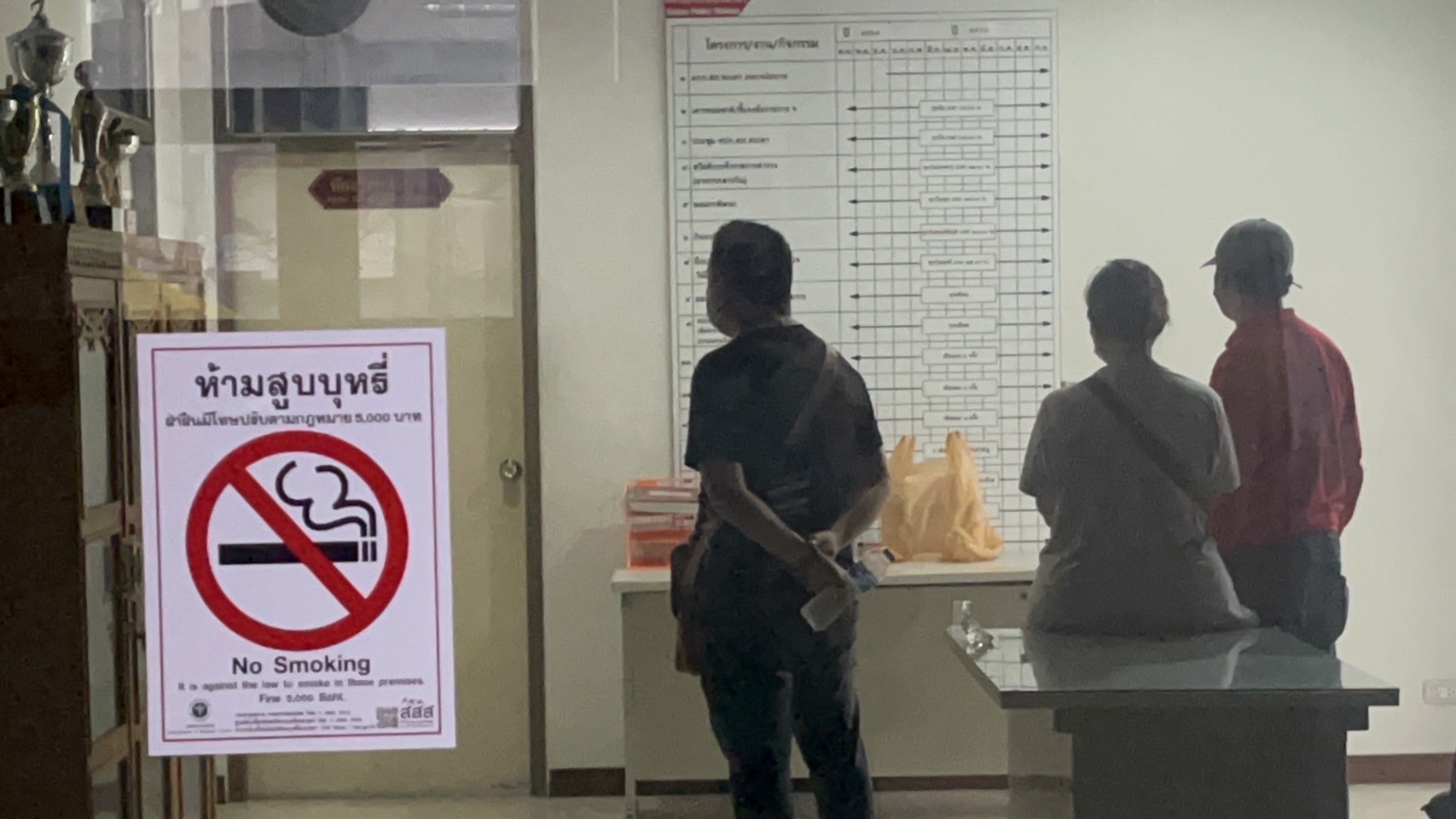 ตำรวจมาเลเซีย ควบคุมตัวสองผัวเมียเจ้าของโกดังพลุระเบิด ที่มูโนะ ส่งให้ทางการไทย ที่ด่านพรมแดนสะเดา