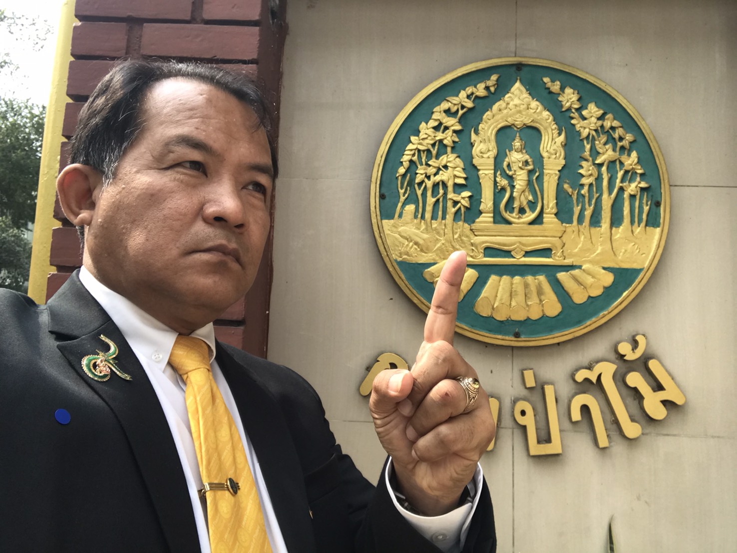 'ศรีสุวรรณ' บุก 'กรมป่าไม้' เร่งเอาผิดนายทุนต่างชาติรุกป่าสงวนฯ