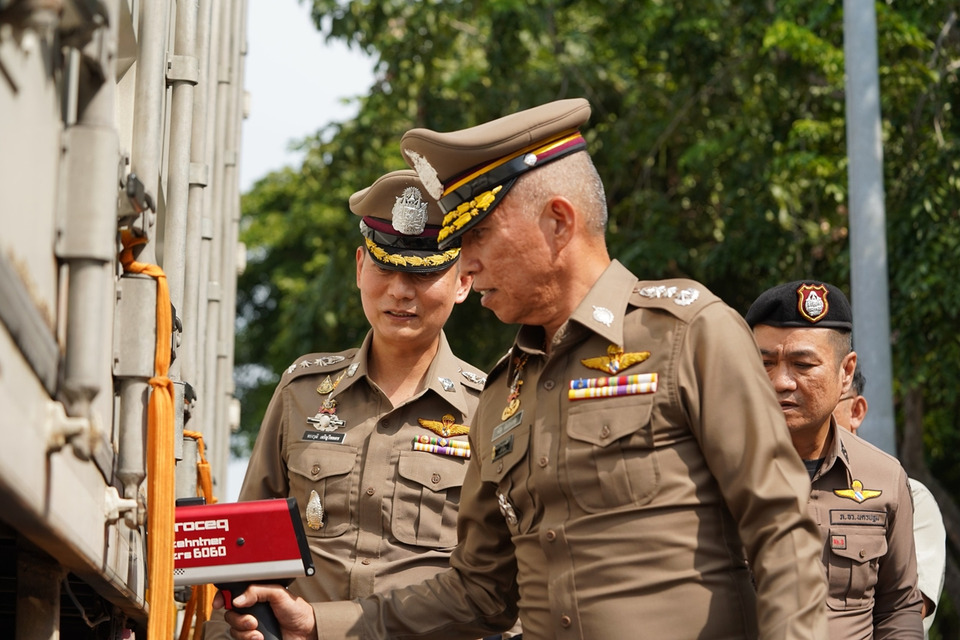 ผบช.ภ.7 เดินหน้าโครงการ "ขนส่งปลอดภัย" Truck Safety เข้มตระหนัก ป้ายสะท้อนแสงรถบรรทุก
