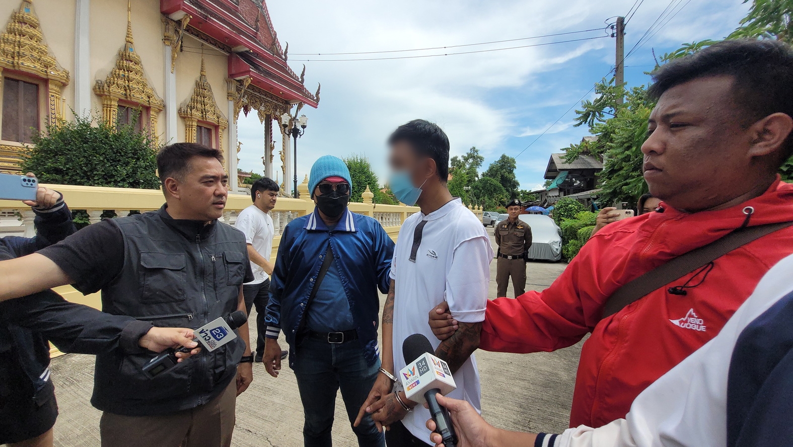 คุมตัว "อาร์ม" ทำแผนจี้ชิงรถแท็กซี่ ขณะที่ชาวบ้านออกรุมด่าทำร้ายคนแก่