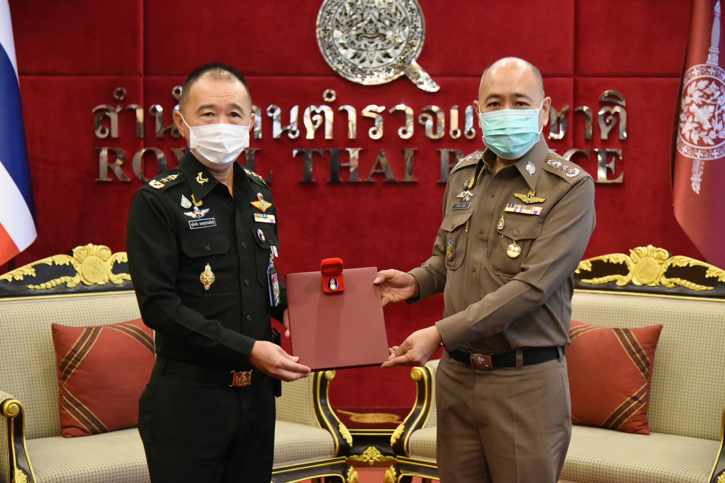 ตร.รับมอบเข็มสมาชิกกิตติมศักดิ์