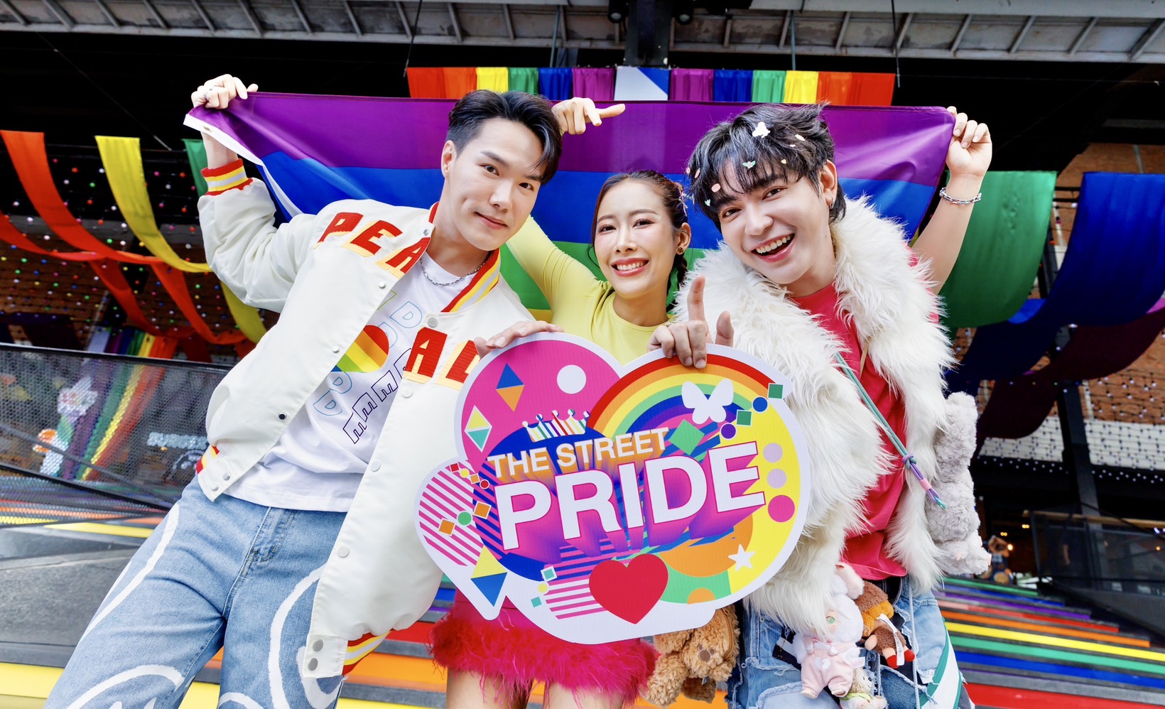 เดอะ สตรีท รัชดา ร่วมฉลอง Pride Month 2025 เนรมิต "Rainbow Point" ส่งเสริมความหลากหลายและเท่าเทียม