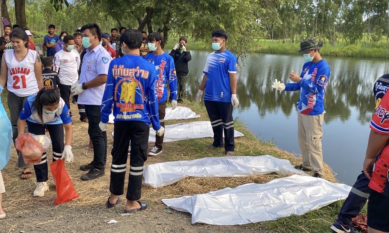 สุรินทร์ สลด!!! เด็กหญิง 4 คน ลงเล่นฝายน้ำล้น หลังจากมีงานฉลองถนนใหม่ในหมู่บ้าน จมหายต่อหน้าต่อตาเพื่อน