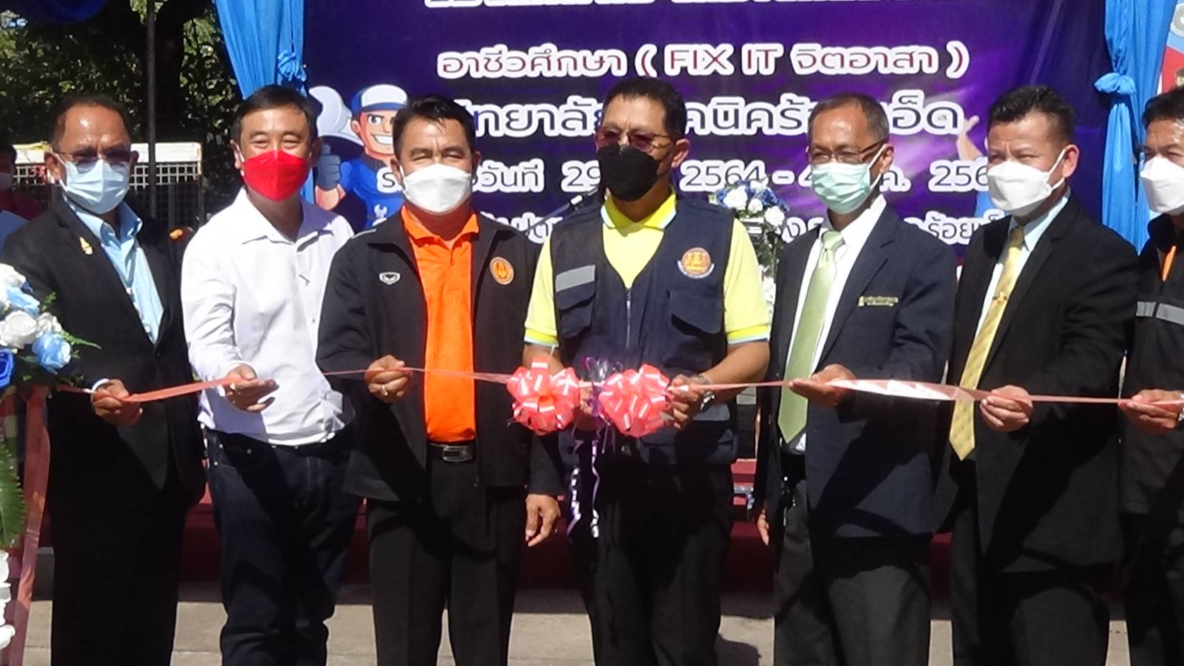 ร้อยเอ็ด จัดโครงการอาชีวะอาสาเทศกาลปีใหม่ ตรวจสภาพรถให้บริการฟรีเพื่อขับขี่ปลอดภัยจำนวน 6 จุด