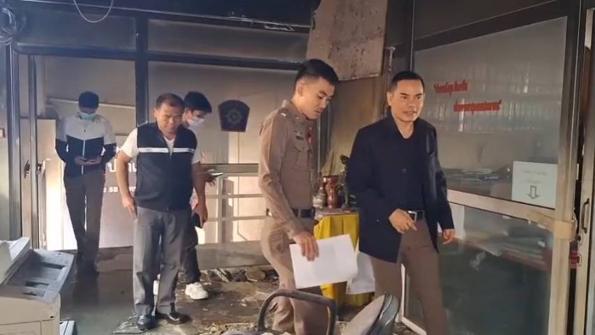 ตร.พิสูจน์หลักฐานตรวจเพิ่มเหตุไฟไหม้โรงพักปากเกร็ดด้านผู้คุมขังเผยนาทีชีวิตช่วยผู้ต้องหาในห้องขัง 3 ราย