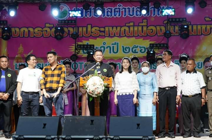 นายก อบจ.เพชรบูรณ์  เปิดงานประเพณีเนื่องในวันเข้าพรรษา และมหกรรมสินค้า OTOP 