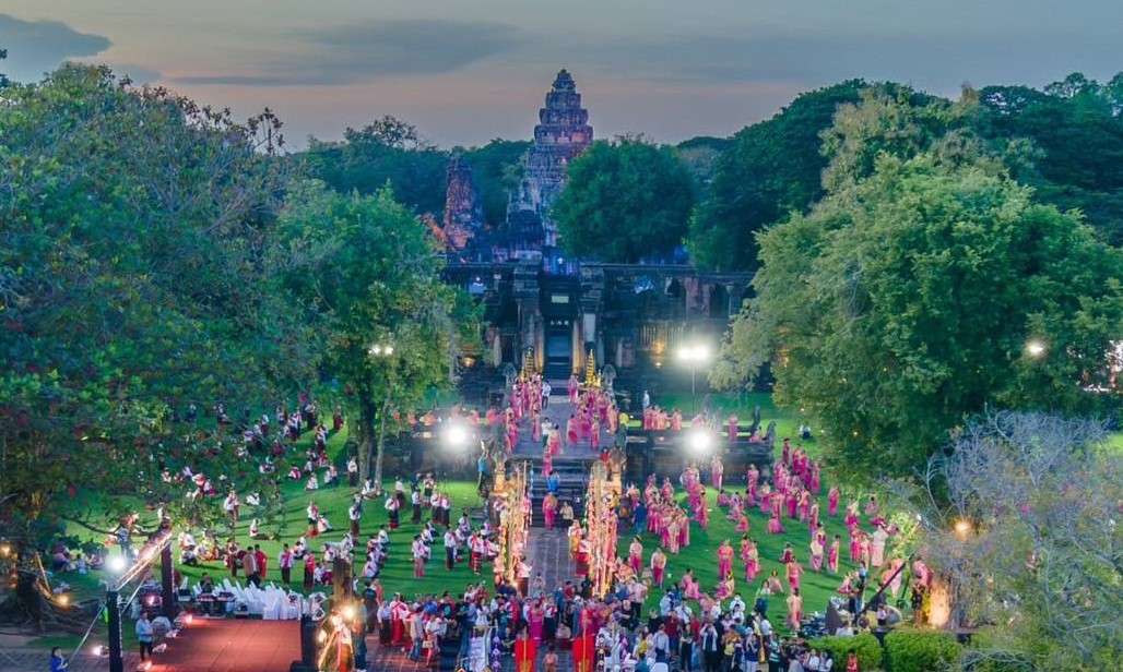 ททท.โคราชชวนเที่ยวเมืองพิมาย"ประเพณีสีอีสาน วิถีแห่งศรัทธา"แข่งเรือยาว โชว์ปราสาทแสงสีเสียง 6-10 พ.ย.