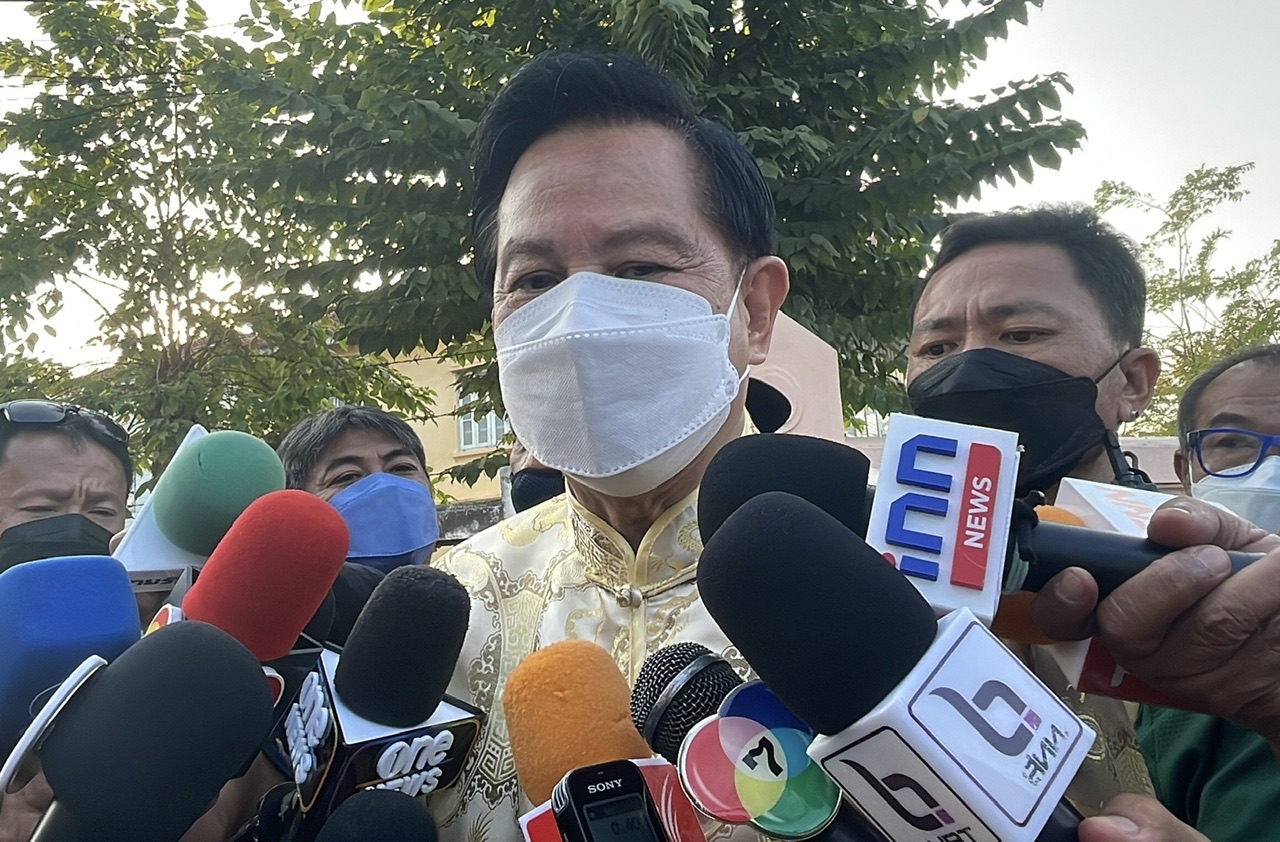“พีระพันธุ์” เผยเลือกชุมพร “บิ๊กตู่” พบ ปชช.เหตุมีความพร้อม เตรียมลุยหาเสียงทั่วปท. เมิน “สมชัย” ร้องกกต. เอาผิด ปมแจกเสื้อ-หมวก บอกเรียกคืนหมดแล้ว