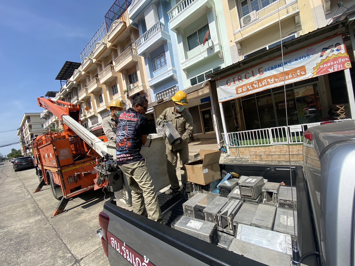 บุกจับเหมืองขุดบิตคอยน์ลักลอบใช้ไฟหลวงย่านลาดกระบังกว่า 3 ปีสูญเงินกว่า 10 ล้าน