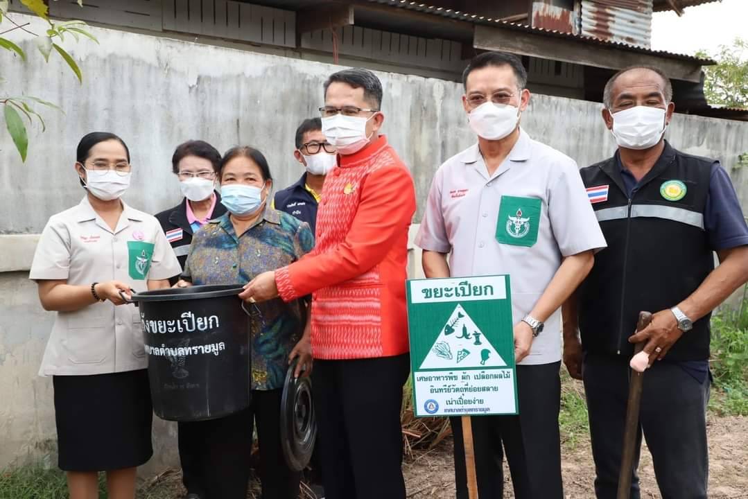 รองผู้ว่าฯยโสธรรณรงค์ปชช.ทำถังขยะเปียกลดโลกร้อนภายในครัวเรือน