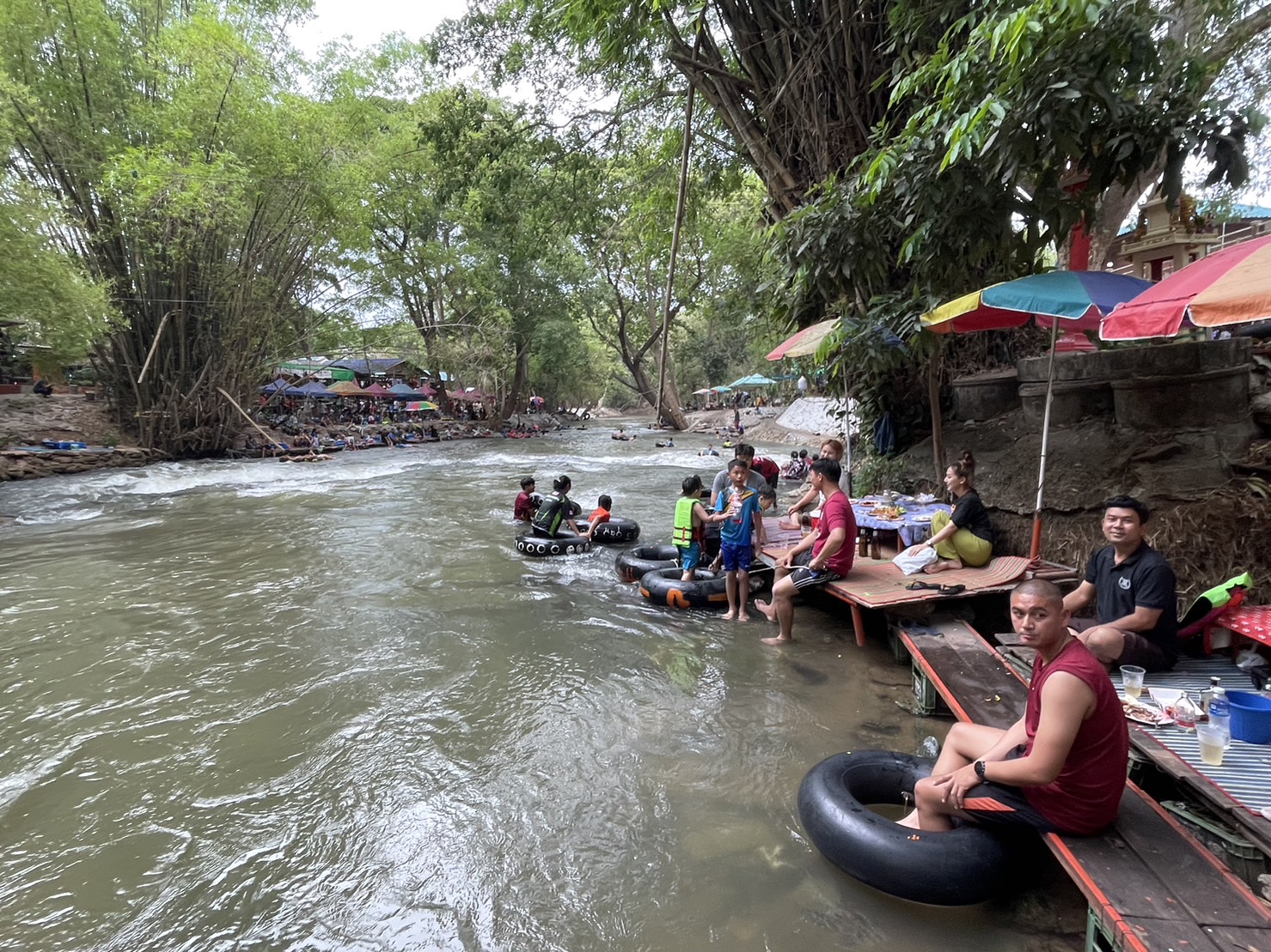 โคราชร้อนจัดทะลุ 40 องศา นทท.แห่เล่นน้ำตกวังเณรต่อวันหลายพันคน